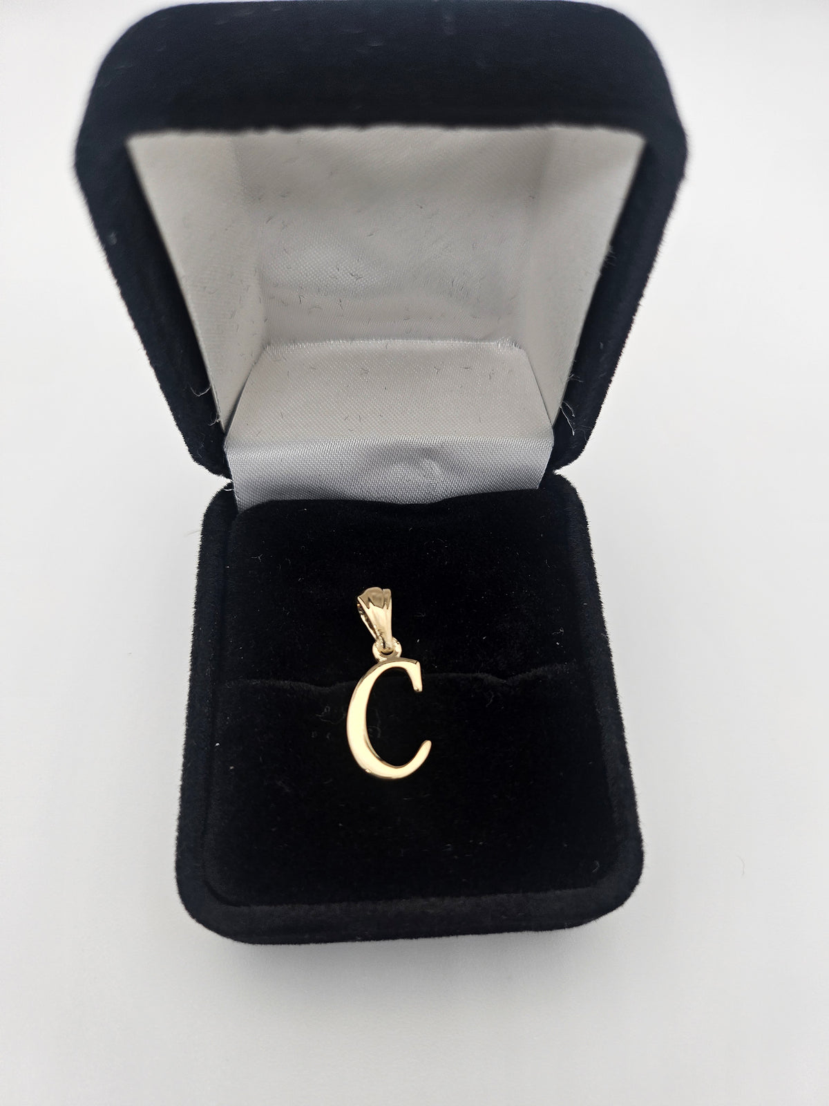 Elegant Gold 'C' Initial Pendant Necklace